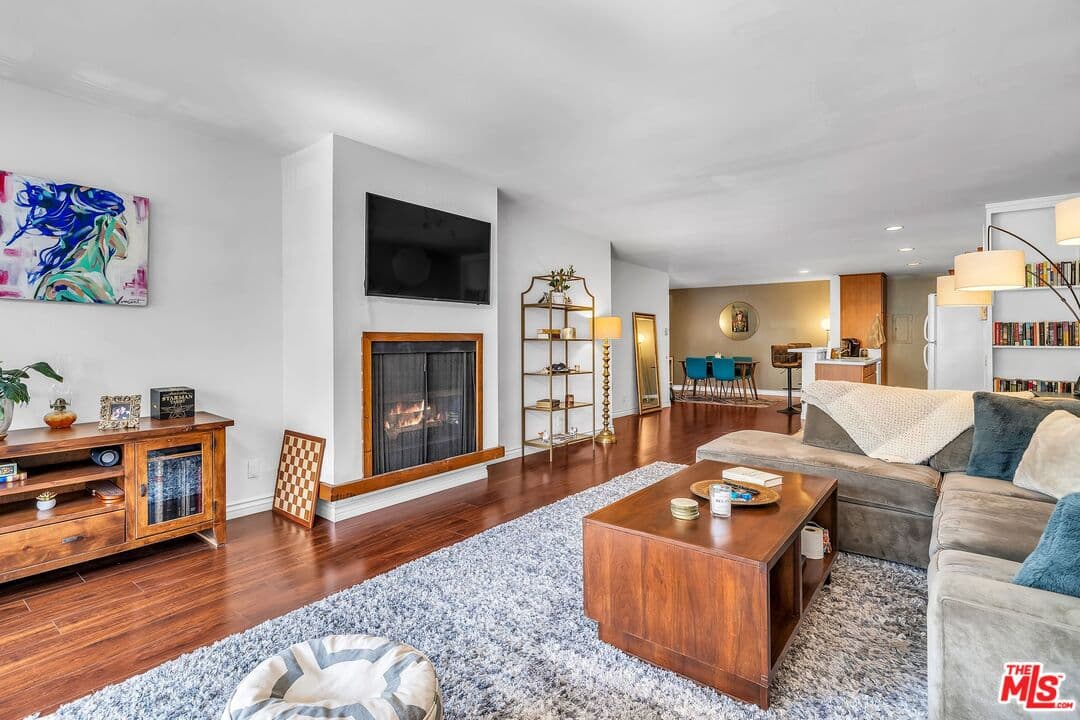1 bd, 2 ba Condo in Los Angeles, CA — $2,995/mo — photo 1