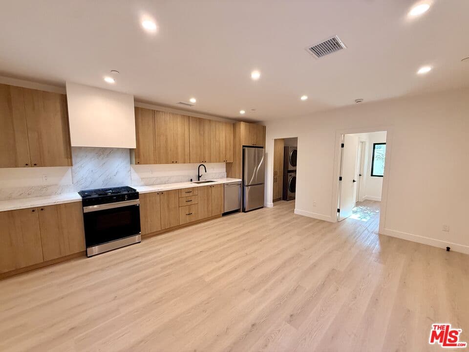 3 bd, 2 ba Townhouse in Los Angeles, CA — $4,850/mo — photo 1