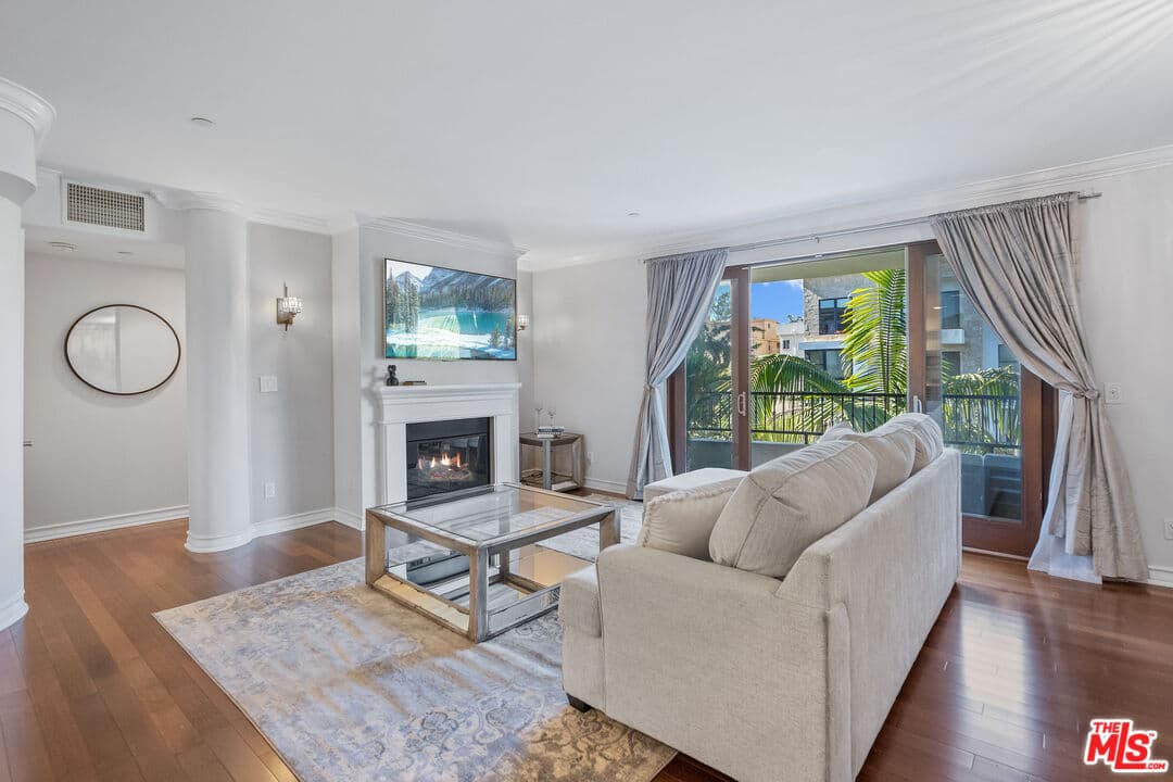 2 bd, 3 ba Condo in West Hollywood, CA — $6,995/mo — photo 2