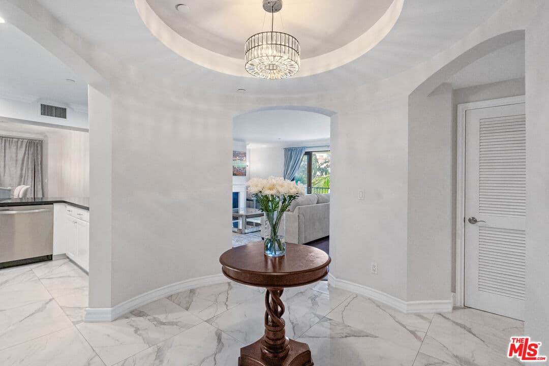 2BR Condo in West Hollywood β $6,995/mo