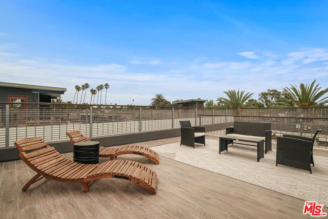 Private Rooftop Terrace (photo 2 of 17)