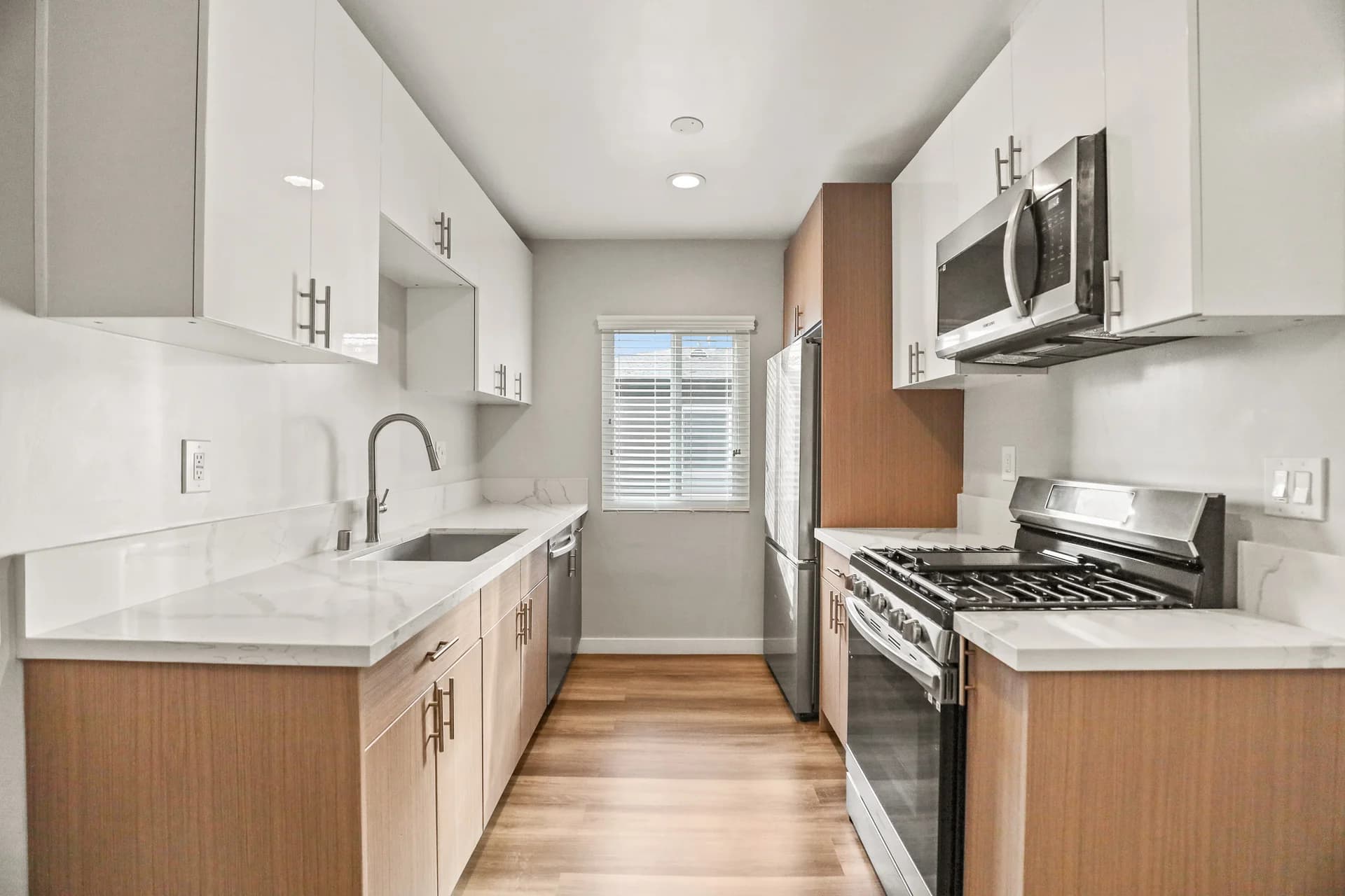 Two Bedroom w/ All New Appliances | Modern Designer Cabinetry, Quartz Countertops, Stainless Steel Appliances, Refrigerator, Range w/ Oven, Microwave| Minutes to USC & Downtown Los Angeles | Re-Defining Modern Living — photo 1