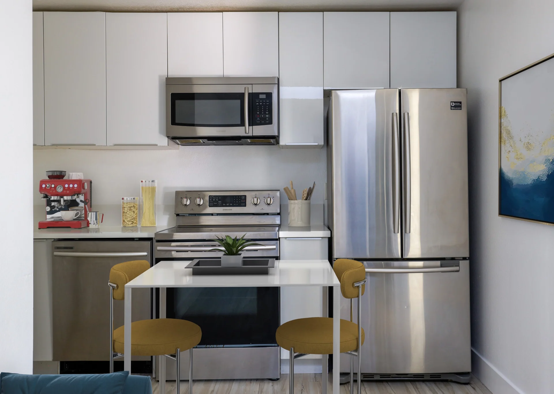 Two Bedroom One Bath w/ Washer & Dryer and Garage | Modern Designer Cabinetry, White Stone Quartz Countertops, Designer Stainless Steel Appliances, Refrigerator, Range w/ Oven, Microwave | Open Kitchen Space Layout | Downtown Santa Ana French Park area — photo 1