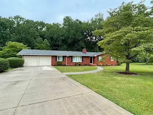 3BR House in Salisbury — $2,385/mo