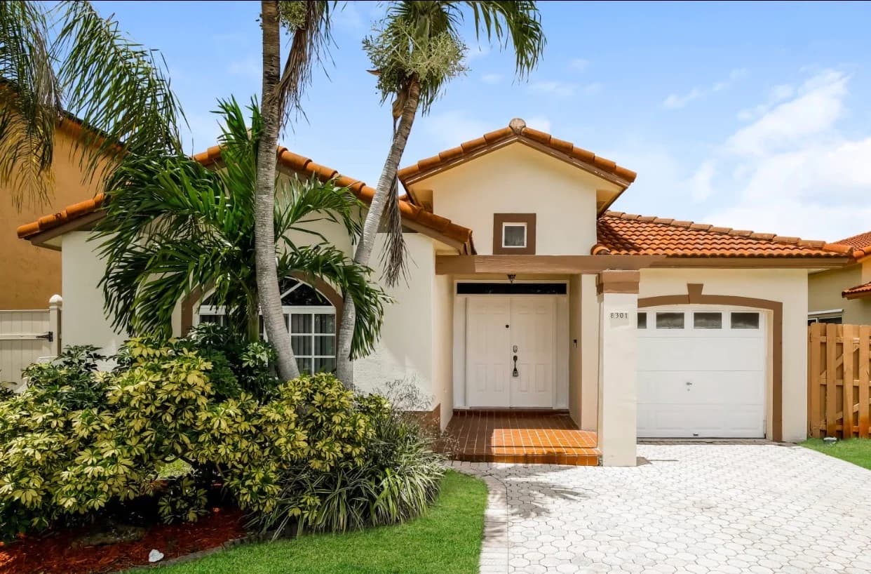 3BR House in Hialeah β $1,250/mo