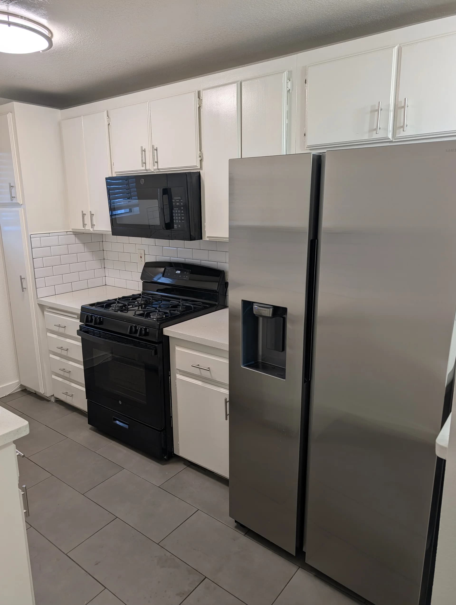 AWESOME 2 BED 2 BATH HEART OF HOLLYWOOD — photo 1