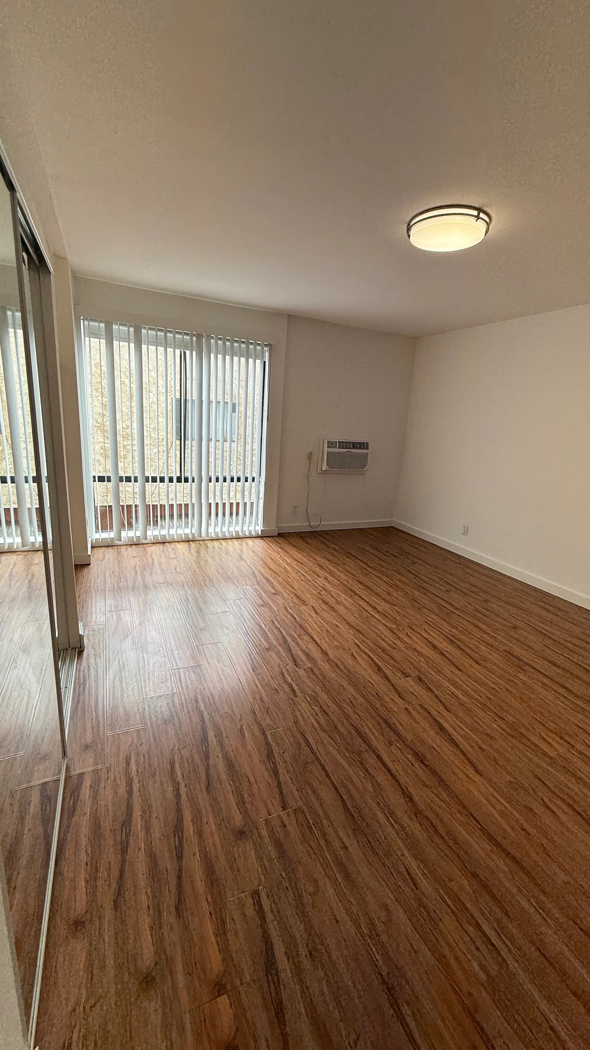 214 Studio East, In heart of Hollywood — photo 1