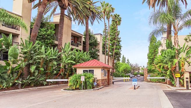 1 bd, 1 ba Condo in Woodland Hills, CA — $2,495/mo — photo 1
