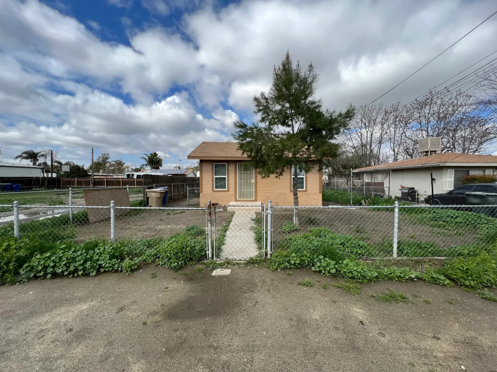 2 bd, 1 ba House in Bakersfield , CA — $1,200/mo — photo 1