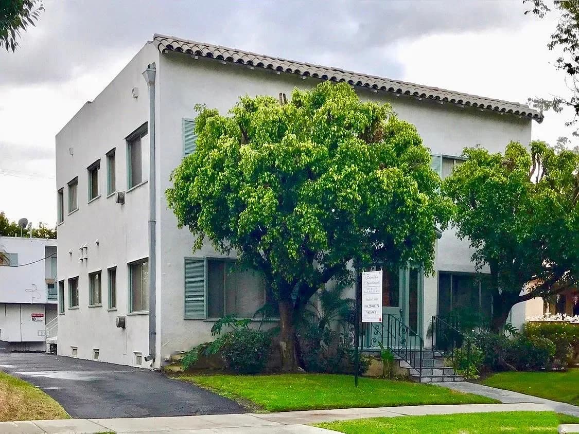1BR Studio in Beverly Hills — $1,895/mo