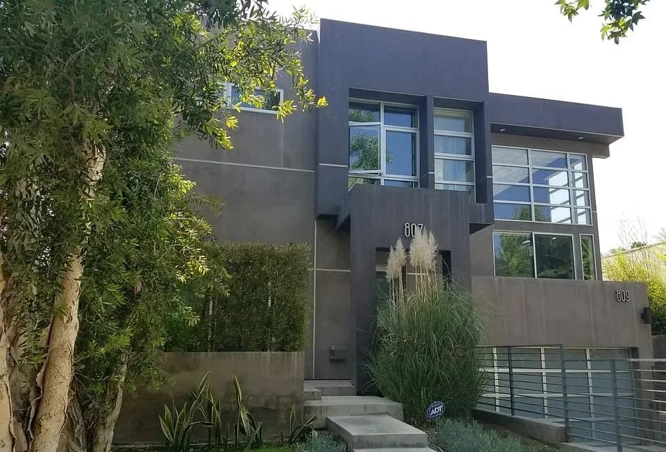 2BR Townhouse in West Hollywood β $9,950/mo