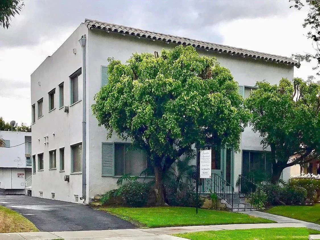 Studio, 1 ba Apartment in Beverly Hills, CA — $1,995/mo — photo 1