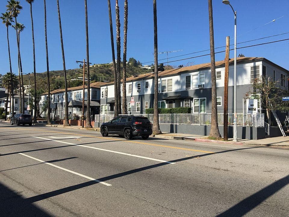 Extra large Updated 2 bdrm/1 bath!!! (Hollywood) — photo 1