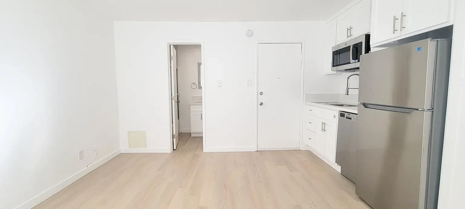 Studio, 1 ba Apartment in Los Angeles, CA — $1,650/mo — photo 2