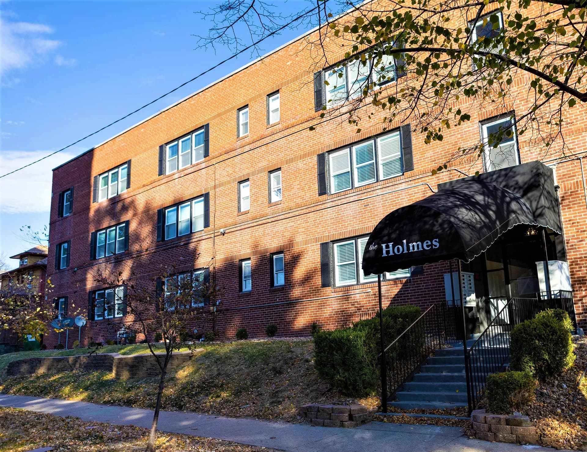 Studio Apartment in Kansas City — $895/mo