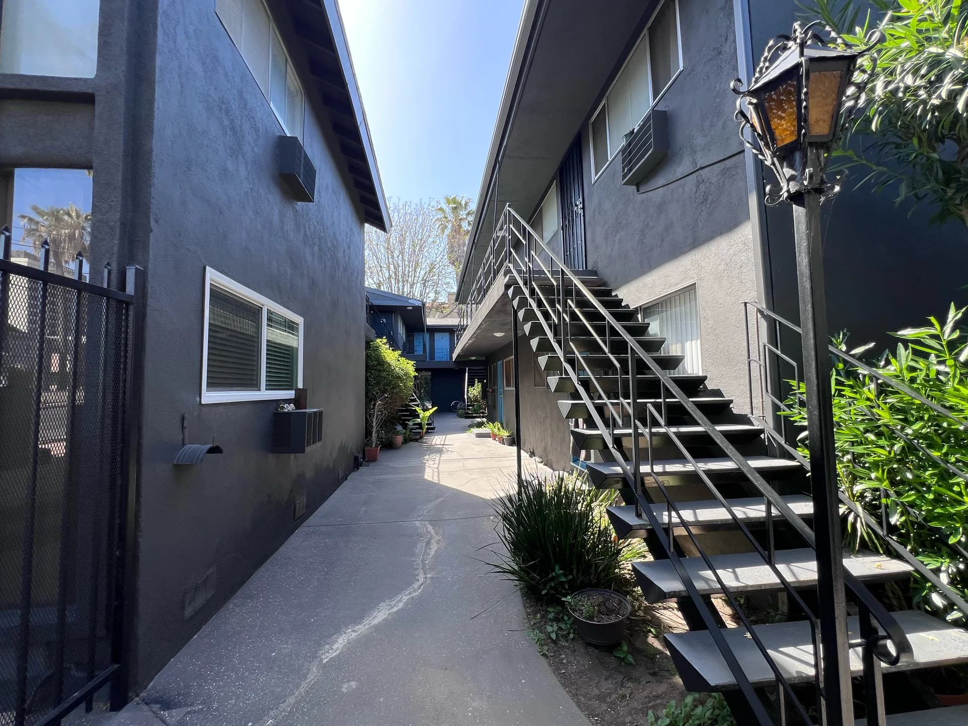 1BR Apartment in Sherman Oaks — $1,895/mo